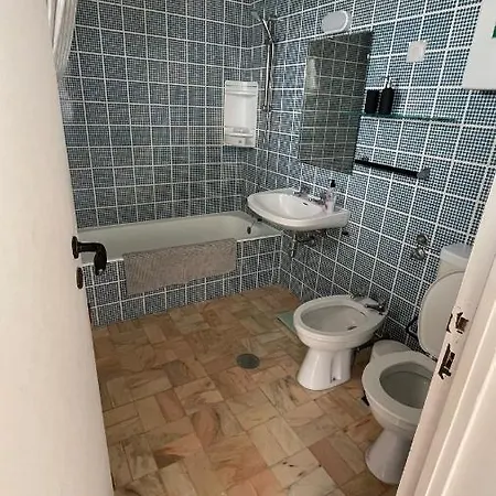 Seaview, Front Apartment